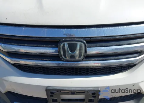 2016 Honda Pilot Touring z USA, uszkodzony, nr VIN 5FNYF5H92GB051447